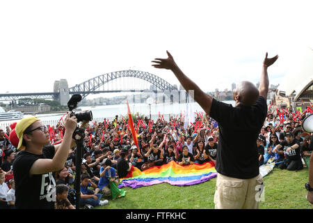 Sydney, Australia. Il 28 marzo 2016. I cristiani hanno preso parte all'annuale Sydney Easter Parade, che questo anno è cominciato in Hyde Park e ha avuto un percorso lungo Macquarie Street al Royal Botanic Gardens Vicino alla Opera House di Sydney. Credito: Richard Milnes/Alamy Live News Foto Stock