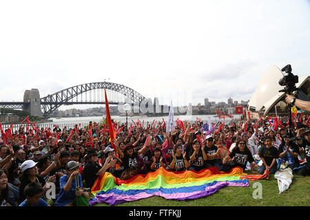 Sydney, Australia. Il 28 marzo 2016. I cristiani hanno preso parte all'annuale Sydney Easter Parade, che questo anno è cominciato in Hyde Park e ha avuto un percorso lungo Macquarie Street al Royal Botanic Gardens Vicino alla Opera House di Sydney. Credito: Richard Milnes/Alamy Live News Foto Stock