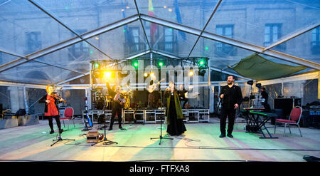 Aviles, Spagna. 28 marzo, 2016. Lo spagnolo Celtic Music Ensemble "Luar Na Lubre', esegue live in Spagna Plaza in AVILES, Spagna, sul tour del suo nuovo álbum " Extra Mundi". Credito: David Gato/Alamy Live News Foto Stock