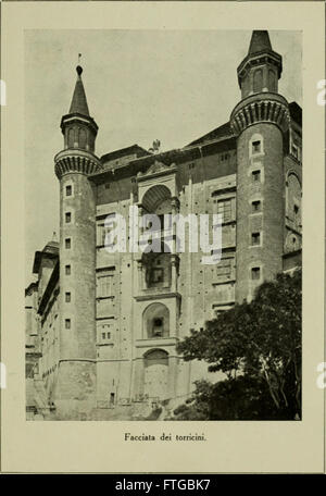 "Il Palazzo Ducale di Urbino e la Galleria Nazionale delle Marche" (1922) esplora il significato architettonico e artistico del Palazzo Ducale di Urbino e della Galleria Nazionale delle Marche, concentrandosi sull'arte e l'architettura rinascimentale. Foto Stock