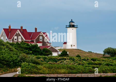 Faro di Nobska su un inizio serata estiva in Cape Cod, Massachusetts. Foto Stock