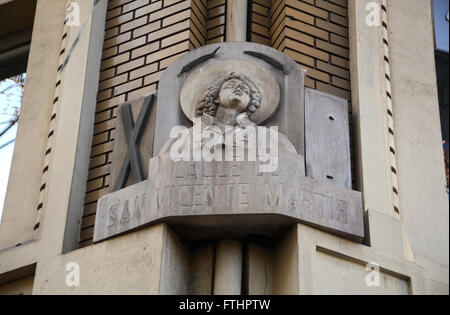 Close up di scultura a parete in Calle de San Vicente Martir, Valencia Spagna Foto Stock