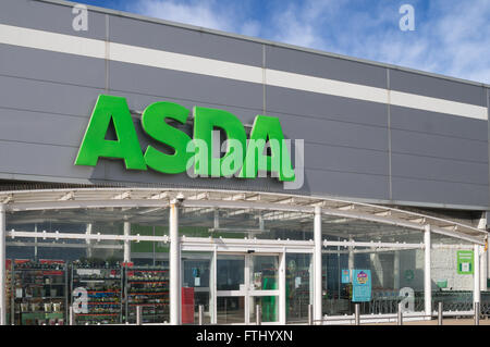 Ingresso a la ASDA superstore a Seaham, North East England, Regno Unito Foto Stock
