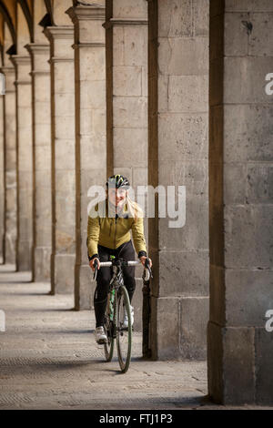 Allenamento ciclismo camp fitness e benessere toscana italia consulenza e test medici gruppo di ciclisti Foto Stock