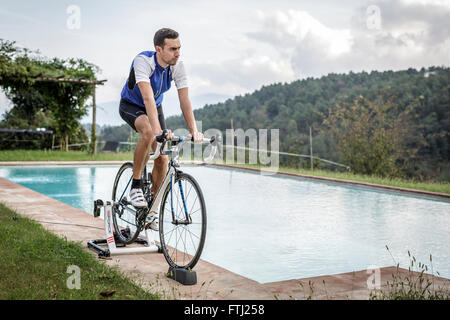 Allenamento ciclismo camp fitness e benessere toscana italia consulenza e test medici gruppo di ciclisti Foto Stock