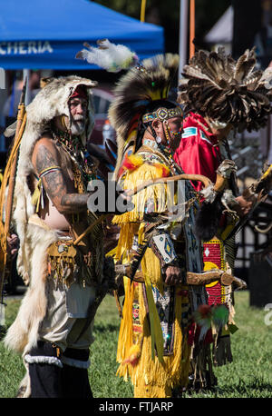 Native American ballerini a Stillwater Pow-wow, Anderson, California. Foto Stock