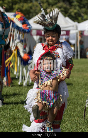 Native American ballerini a Stillwater Pow-wow, Anderson, California. Foto Stock