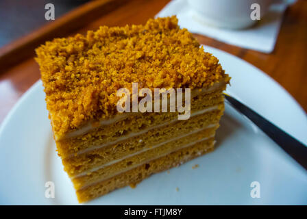 Medovnik, torta di miele, Kohvik Narva cafe, Tallinn, Estonia, Europa Foto Stock
