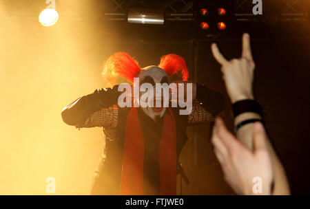 Mosca, Russia. Il 27 febbraio, 2016. Bruno Kramm della band tedesca Das Ich di eseguire in un concerto a Mosca, Russia, 27 febbraio 2016. Foto: EVA STEINLEIN/DPA/Alamy Live News Foto Stock