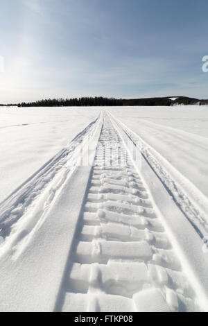 Neve piste mobili sul lago in Svezia Foto Stock