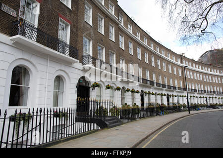 Cartwright Gardens, Crescent a schiera di case cittadine Georgiane case, Bloomsbury, London, Regno Unito Foto Stock