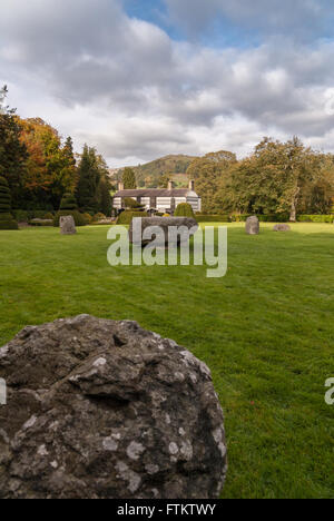 Plas Newydd Llangollen e il Gorsedd cerchio di pietra casa dei signori di Llangollen Foto Stock