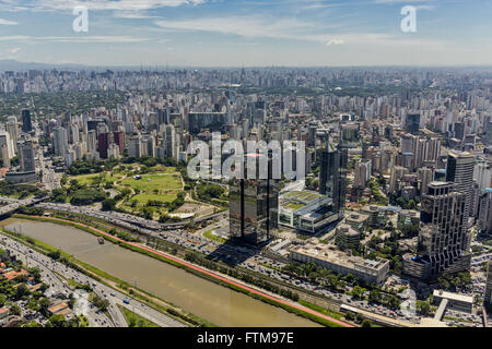 Vista aerea del quartiere Itaim Bibi estremità di Avenida Juscelino Kubitschek Foto Stock