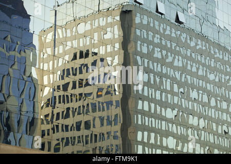 Particolare della facciata di un edificio moderno nel centro della città di Santiago - Cile Foto Stock