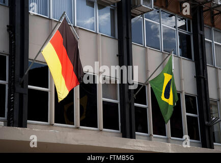 Le bandiere di Brasile e Germania nel novembre del quindicesimo street in Blumenau Foto Stock