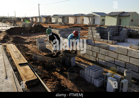 Costruzione di abitazioni Agrovila - appartiene al complesso di produzione di gomma naturale Foto Stock