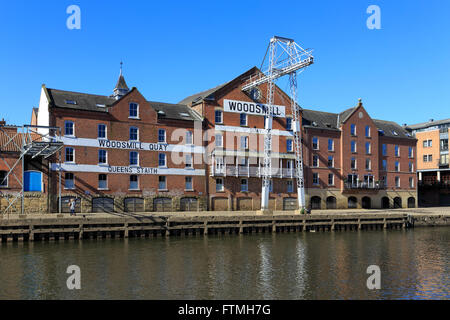 Woodsmill Quay Apartments dal fiume Ouse, York, North Yorkshire, Inghilterra, Regno Unito. Foto Stock