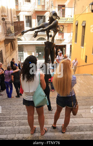 " Omaggio a (Isaac Newton)' scultura di Salvador Dalí, a Figueres, Catalogna, Spagna Foto Stock