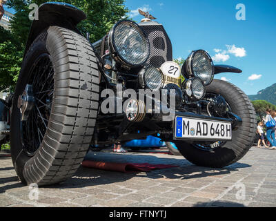 Merano, Italia - Luglio 9, 2015: profonda vista frontale del Bentley speciali speed 8 a Merano durante l Alto Adige classic cars rally Foto Stock