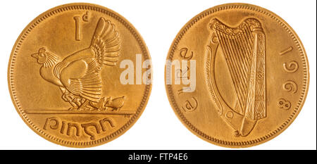 In bronzo 1 penny 1968 coin isolati su sfondo bianco, Irlanda Foto Stock