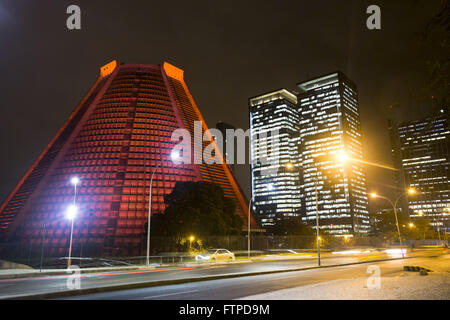 Avenida Republica Paraguay e Catedral Metropolitana de Sao Sebastiao do Rio de Janeiro Foto Stock