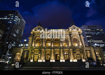 Teatro Comunale di Sao Paulo in Praca Ramos de Azevedo al crepuscolo - centro della città Foto Stock