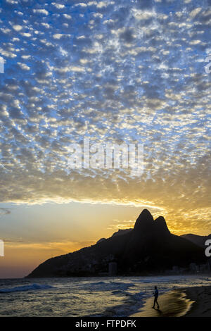 Tramonti a Ipanema Beach con i DOI incidentali fratelli - città del sud Foto Stock