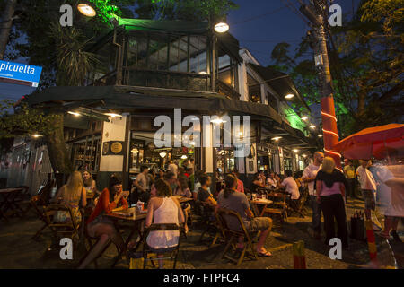 Circolazione delle persone nei bar di Vila Madalena Foto Stock