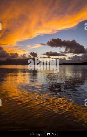 Tramonto sulla spiaggia Ribeirao da Ilha Foto Stock