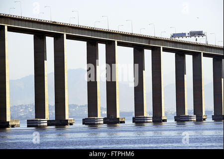 Ponte Presidente Costa e Silva popolarmente chiamato Ponte Rio-Niteroi, Baia Guanabara Foto Stock