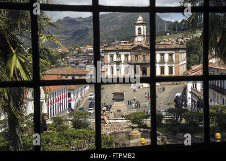 Praça Tiradentes com Museu da Inconfidencia visto da janela Museu de Ciencia e Tecnica Foto Stock