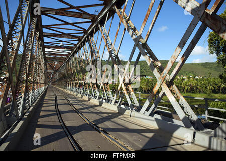 Road-ponte ferroviario Dom Pedro II sul fiume Paraguacu - collega la città di Cachoeira Sao Felix Foto Stock