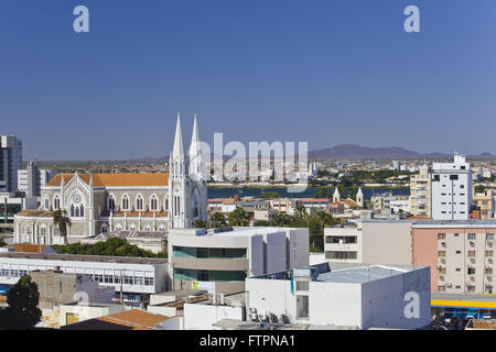 Vista del centro della città con una Cattedrale - Chiesa del Sacro Cuore di Gesù e del Rio São Francisco Foto Stock