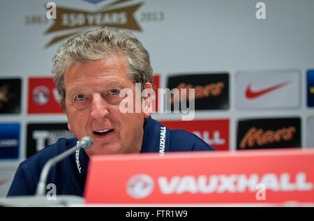 Kiev, Ucraina - 9 Settembre 2013: Responsabile dell'Inghilterra nazionale di calcio Roy Hodgson partecipa a una conferenza stampa prima di FIFA Foto Stock