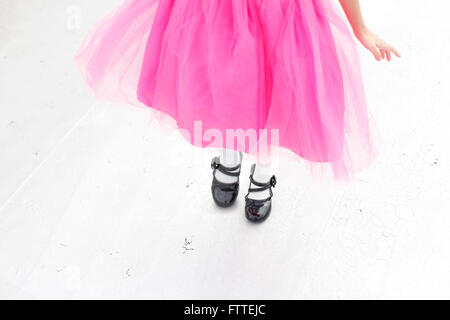 Ragazza asiatica in abito rosa Foto Stock