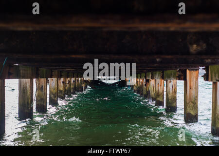 Il vecchio molo nigg beach, Cromarty Firth Foto Stock