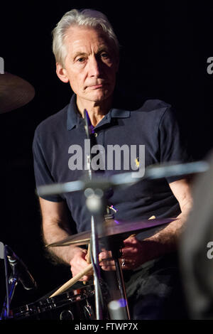 Milano Italia. 29 settembre 2011. L'inglese il batterista dei Rolling Stones CHARLIE WATTS E A B C D di Boogie Woogie perfo Foto Stock