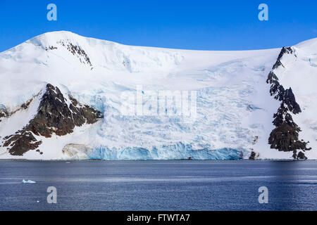 Un ghiacciaio in Admiralty Bay, sull'isola King George, in Antartide. Foto Stock