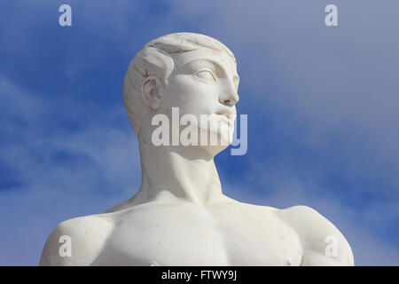 Roma, Italia - 9 febbraio 2016: Statua in Stadio dei Marmi , Stadio dei Marmi del Foro Italico progettata nel 1920 Foto Stock