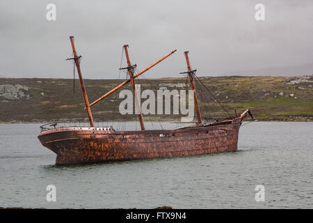 Relitto della Signora Elisabetta, Port Stanley nelle isole Falkland - circa nel dicembre 2015. La signora Elisabetta era un ferro da stiro barca di 1,15 Foto Stock