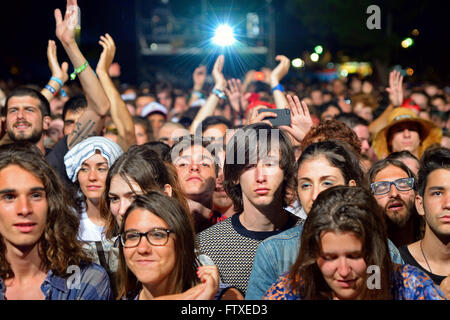 BENICASSIM, Spagna - 18 luglio: la folla in un concerto presso la FIB Festival il 18 luglio 2014 a Benicassim, Spagna. Foto Stock