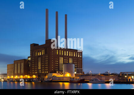 Copenhagen, Danimarca - 29 Marzo 2016: Svanemolle power plant di notte Foto Stock