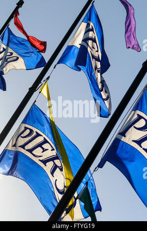 Pier 39 bandiere, San Francisco, California, Stati Uniti d'America Foto Stock