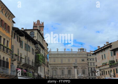 Verona, Italia. Piazza delle Erbe Foto Stock