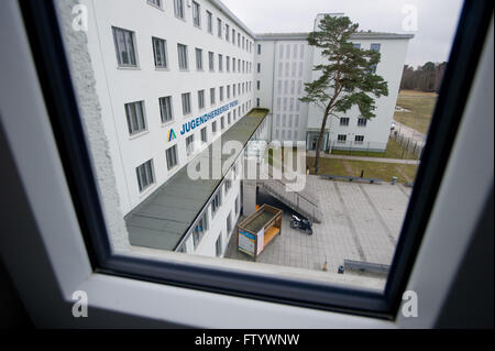 Vista dell'ostello per la gioventù di prora sull isola di Ruegen, Germania, 07 marzo 2016. L'ostello per la gioventù di associazione è operante 25 ostelli della gioventù attraverso lo stato tedesco Meclemburgo-Pomerania occidentale. Foto: Stefan Sauer/dpa Foto Stock