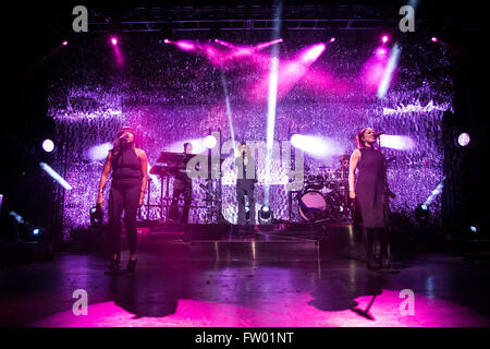 Manchester, Regno Unito. Il 30 marzo, 2016. British cantante/cantautore, Jess Glynne, esegue al Manchester Apollo sul suo 2016, UK Tour Credito: Myles Wright/ZUMA filo/Alamy Live News Foto Stock