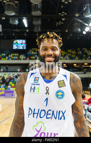 Londra, Regno Unito. Il 30 marzo 2016. Cheshire Phoenix player Akeem Ellis (1) sorride dopo un serrato London Lions vs. Cheshire Phoenix BBL gioco presso la casella di rame Arena del Parco Olimpico. London Lions vincere 79-69 Credito: Imageplotter News e sport/Alamy Live News Foto Stock