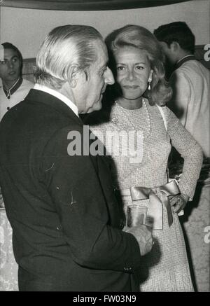 1969 - Stavros Niarchos (sinistra) Tina Niarchos Athina Mary Livanos Onassis Spencer-Churchill Niarchos © Keystone Pictures USA/ZUMAPRESS.com/Alamy Live News Foto Stock