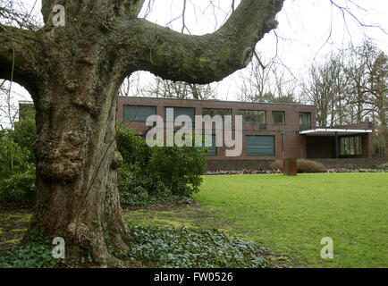 Krefeld, Germania. 30 Mar, 2016. La Haus esteri in Krefeld, Germania, 30 marzo 2016. La casa è stata costruita da architetto Bauhaus Ludwig Mies van der Rohe per Josef esteri nel 1927. Foto: ROLAND WEIHRAUCH/dpa/Alamy Live News Foto Stock