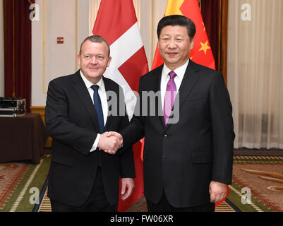 Washington, Stati Uniti d'America. 31 Mar, 2016. Il presidente cinese Xi Jinping (R) incontra il Primo Ministro danese Lars Loekke Rasmussen in Washington, Stati Uniti, 31 marzo 2016. © Xie Huanchi/Xinhua/Alamy Live News Foto Stock